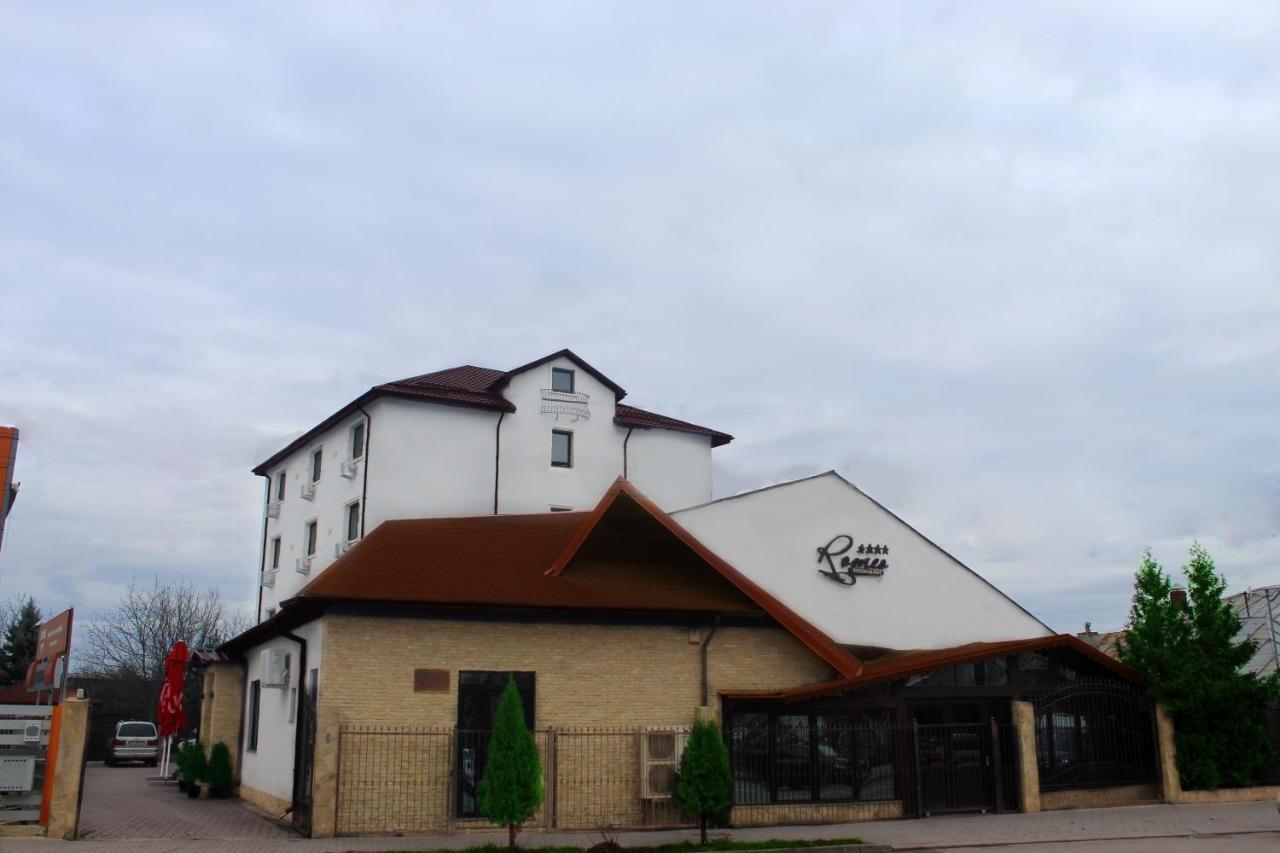 Pensiunea Romeo Resort Focşani Exterior foto
